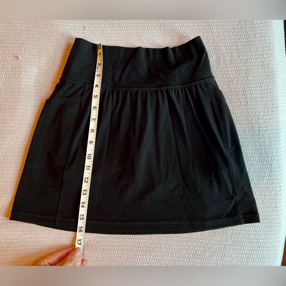 Athleta salutation stash pocket skirt with 16.5” length. - Picture 3 of 7